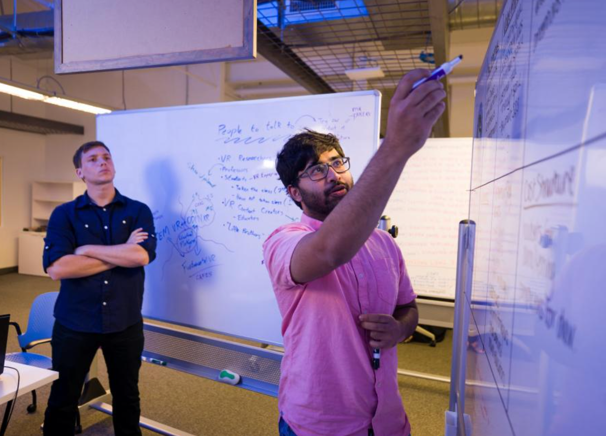 Students Pitch in the annual Elevator Pitch Competition