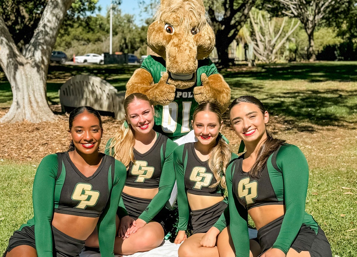 Cal Poly cheerleaders with Musty the Mustang standing behind them.