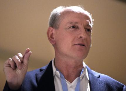 Photo of Stuart Russell giving a lecture