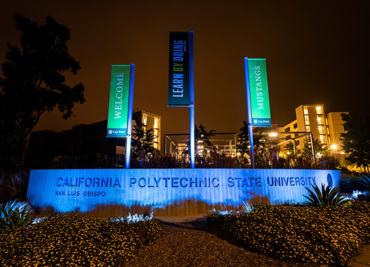 Cal Poly’s Grand Avenue entrance at night