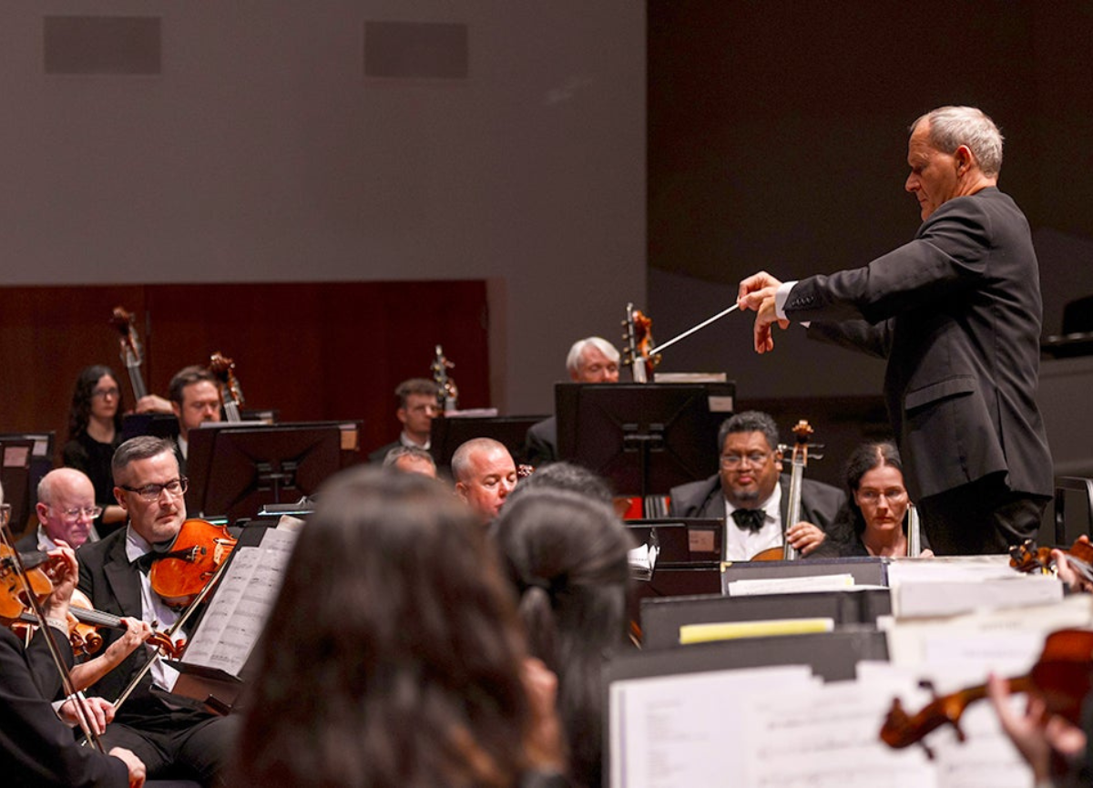 Symphony conductor and musicians.